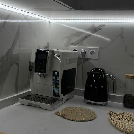 Modern And Exclusive 50m From Sea Center דירה