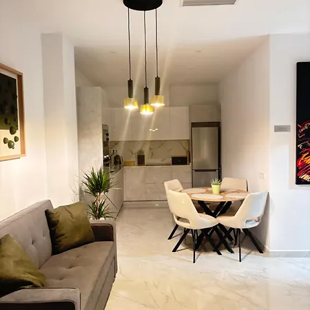 Modern And Exclusive 50m From Sea Center דירה