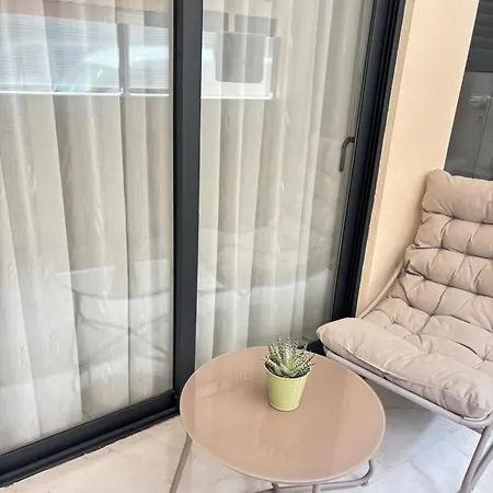 Modern And Exclusive 50m From Sea Center דירה