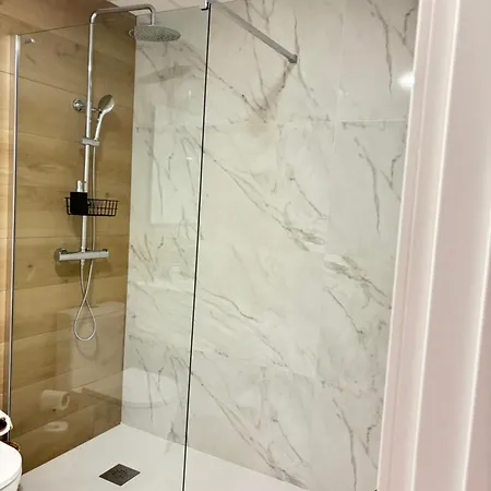 Modern And Exclusive 50m From Sea Center דירה