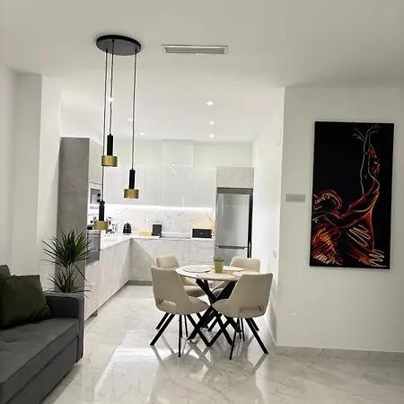 Modern And Exclusive 50m From Sea Center דירה טורבייחה